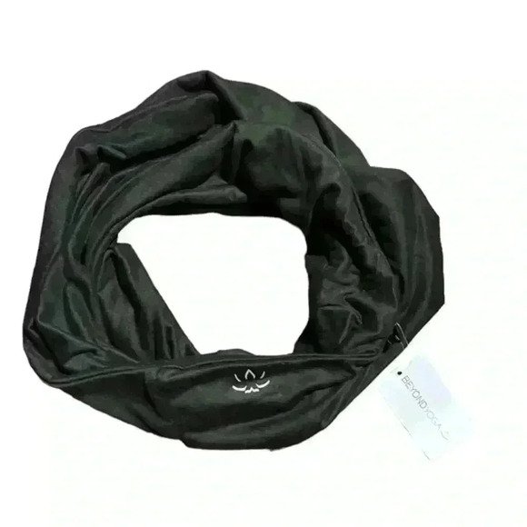 Beyond Yoga Infinity‎ Dark Gray Pocket Scarf - Picture 3 of 4